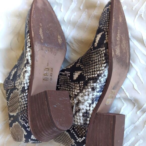 Madewell Sonia Low Chelsea Python Embossed Genuine Leather Ankle Booties Size 8 - Picture 7 of 15